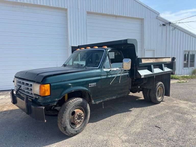 1991 Ford F47060 1-Ton Dump Truck
