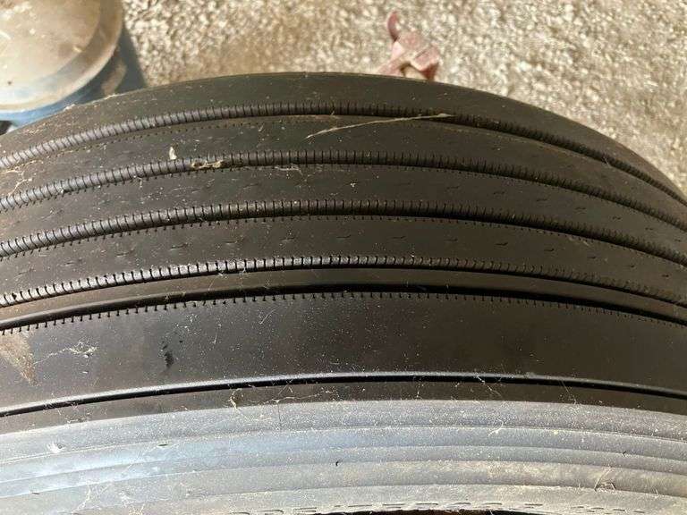Firestone 295/75R22.5 Tire