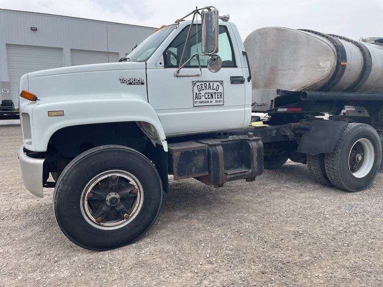 1992 GMC TopKick single axle tractor