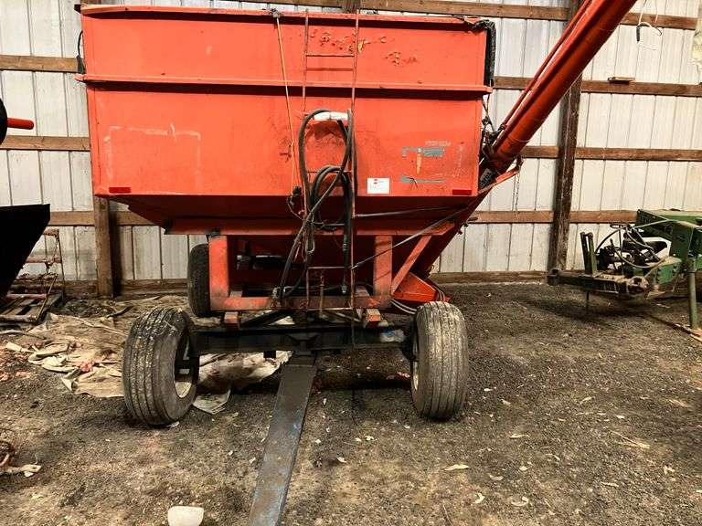 Hopper Wagon w/ Auger