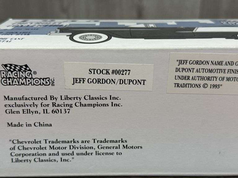 Jeff Gordon #24 DuPont 1955 Chevrolet Convertible Bank, 1/25, Limited Edition, Racing Champions, Liberty Classics