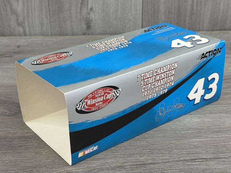 Richard Petty #43 The Victory Lap/7X Champion 2003 Intrepid Stock Car, 1/24, Limited Edition, 1 Of 7,440, Action