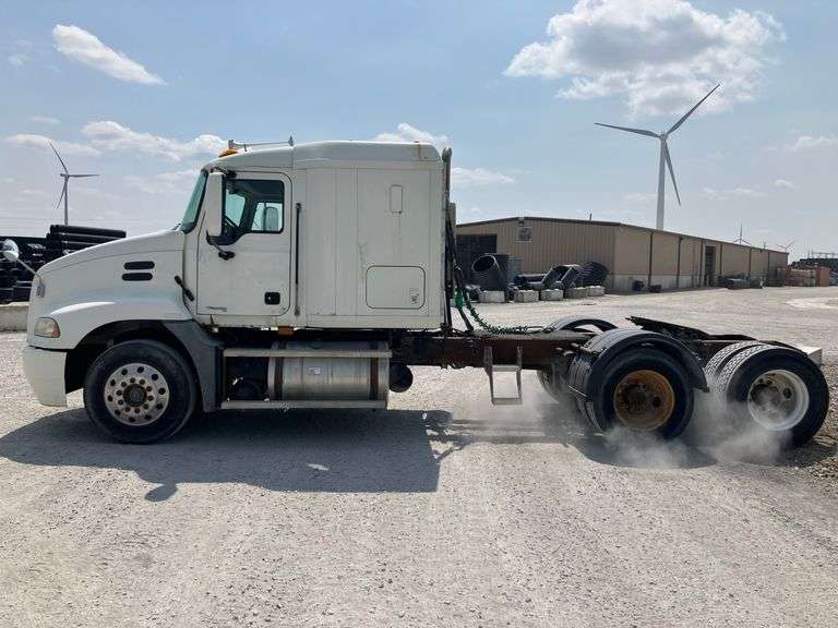 2005 Mack CXN613 Semi
