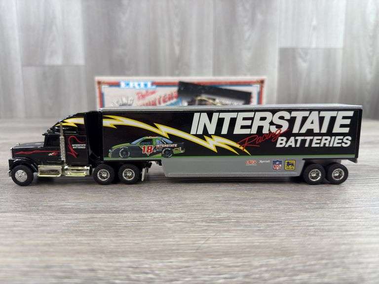 International Navistar #18 Interstate Batteries Racing Team Transporter, 1/64, Past & Present, Limited Edition, White Rose Collectibles, Ertl