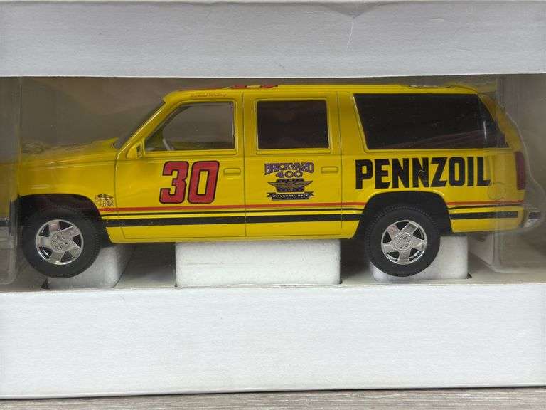 Michael Waltrip #30 Pennzoil 1994 Official GMC Suburban Truck Bank, 1/25, Brookfield Collectors Guild