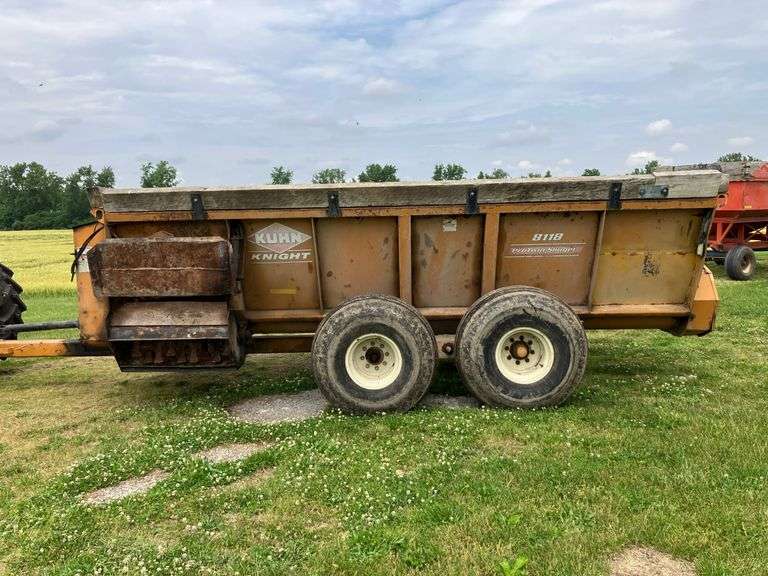 Kuhn Knight 8118 Spreader