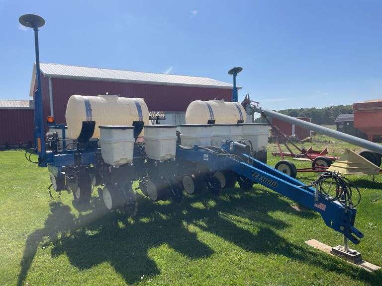 2016 Kinze Interplant 3000 planter