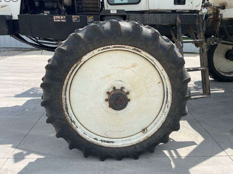 Willmar 765 self propelled sprayer 80ft boom