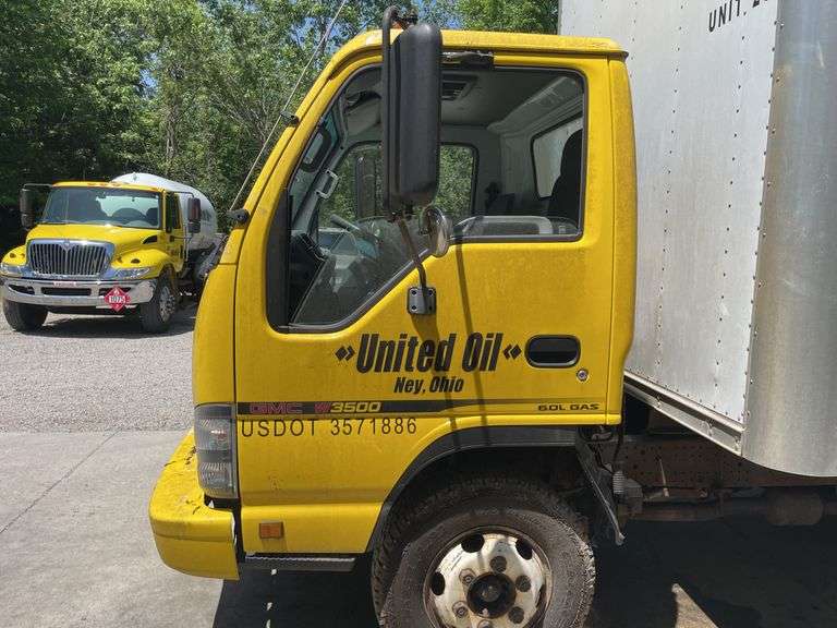 2006 GMC W3500 Box Truck