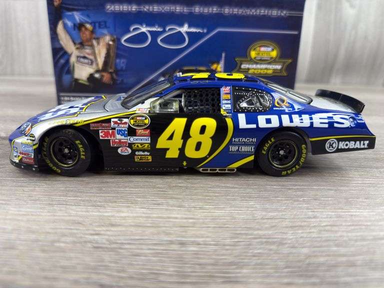 Jimmie Johnson #48 Lowe’s 2006 Monte Carlo SS Stock Car, 1/24, Limited Edition, 2006 NEXTEL Cup Champion, Action