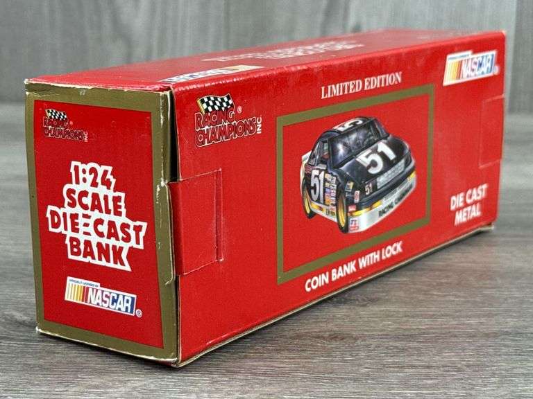 Richard Petty #43 STP Pontiac Grand Prix Stock Car Bank, 1/24, Limited Edition, 1 Of 5000, Racing Champions