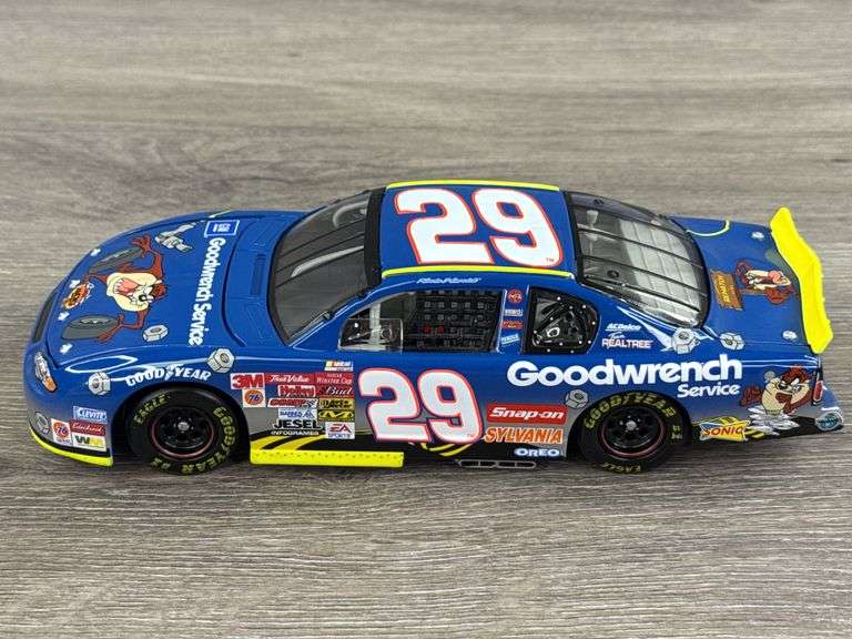 Kevin Harvick #29 GM Goodwrench Service Looney Tunes Rematch 2002 Monte Carlo Stock Car, 1/24, Limited Edition, GM Dealers, Action 10th Anniversary