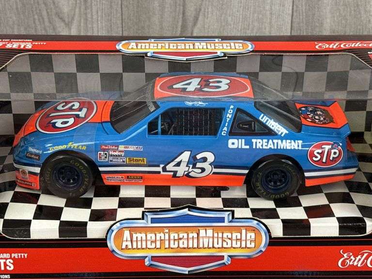 Richard Petty #43 STP Pontiac Grand Prix Stock Car, 1/18, Dale Earnhardt/Richard Petty 7&7 Sets, Limited Edition 1 Of 10,000, American Muscle, Ertl Collectibles