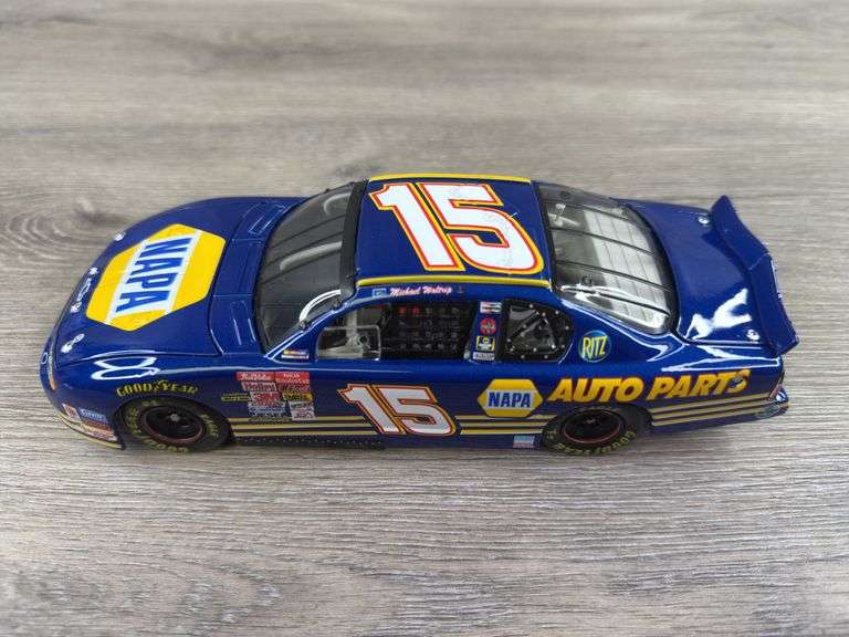 Michael Waltrip #15 NAPA 2002 Monte Carlo Stock Car, 1/24, Limited Edition, Action 10th Anniversary