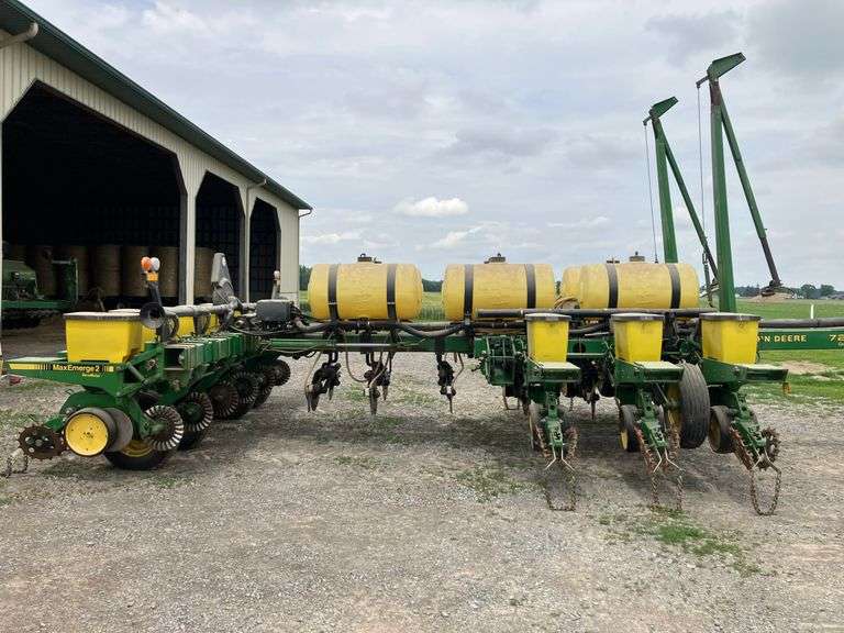 7200 John Deere Planter