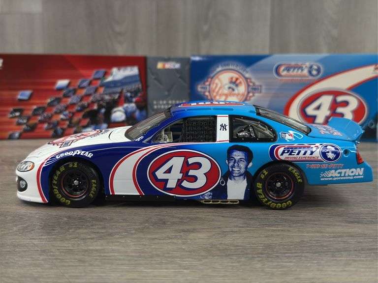 Richard Petty/Yogi Berra #43/#8 NY Yankees 100th Anniversary 2003 Intrepid Stock Car, 1/24, Limited Edition, 1 Of 5,700, Action