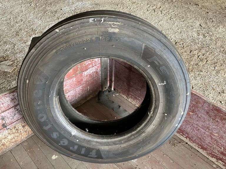Firestone 295/75R22.5 Tire