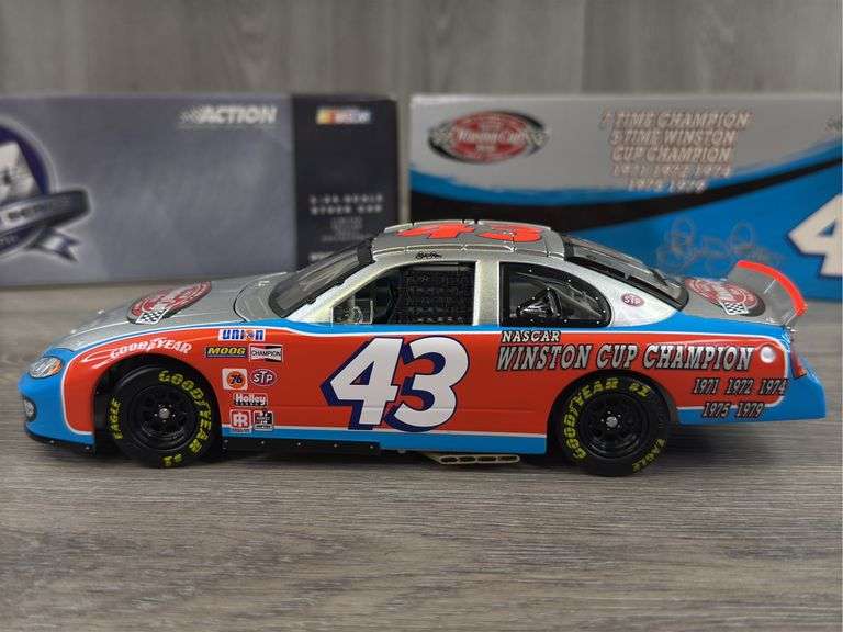 Richard Petty #43 The Victory Lap/7X Champion Stock Car Bank, 1/24, Limited Edition, 1 Of 468, Action Platinum Series