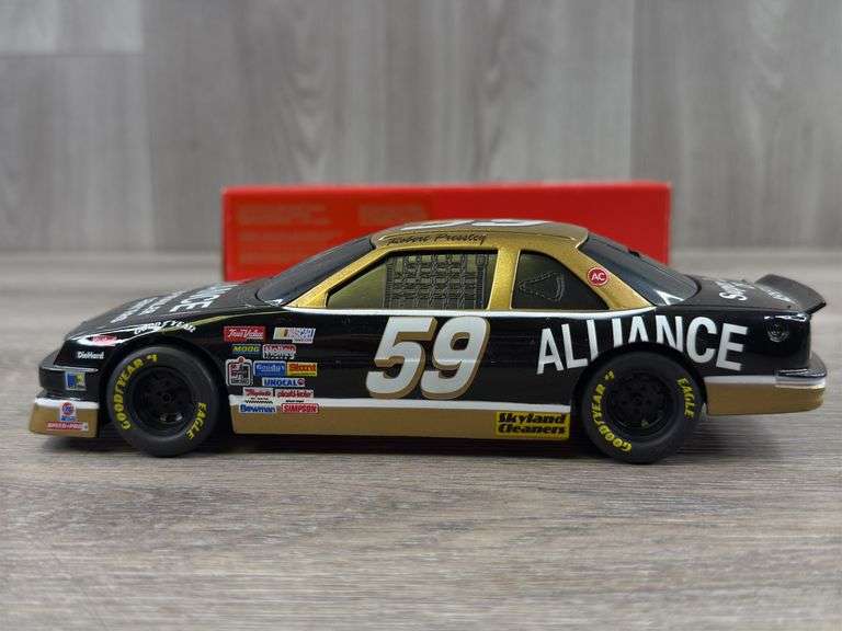 Robert Pressley #59 Alliance Lumina Stock Car Bank, 1/24, Limited Edition, 1 Of 2500, Racing Champions