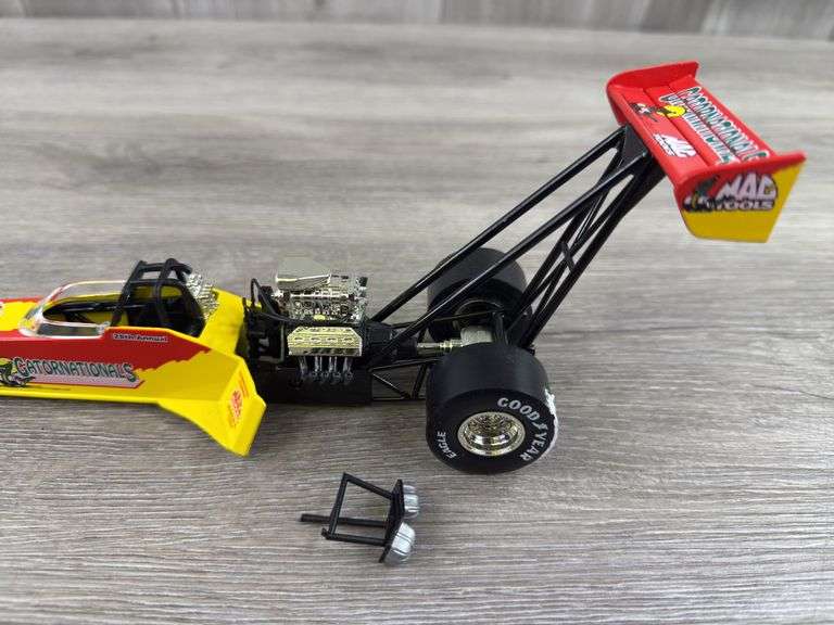 Gatornationals MAC Tools 1997 Top Fuel Dragster, 1/24, Limited Edition, 1 Of 8500, Action, Rear Parachutes Not Attached, Styrofoam Stuck To Tires
