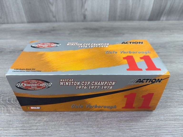 Cale Yarborough #11 The Victory Lap/3X Champion 2003 Monte Carlo Stock Car, 1/24, Limited Edition, 1 Of 4044, Action
