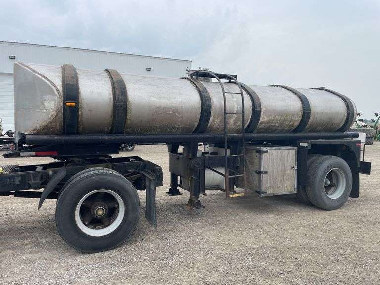 Fruehauf Stainless fertilizer tank