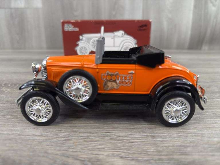 Ford Model A 1993 Hooters 500 Roadster Bank, 1/25, Limited Edition, Racing Champions, Liberty Classics