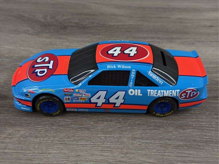 Rick Wilson #44 STP Pontiac Grand Prix Stock Car Bank, 1/24, Limited Edition, 1 Of 5000, Racing Champions