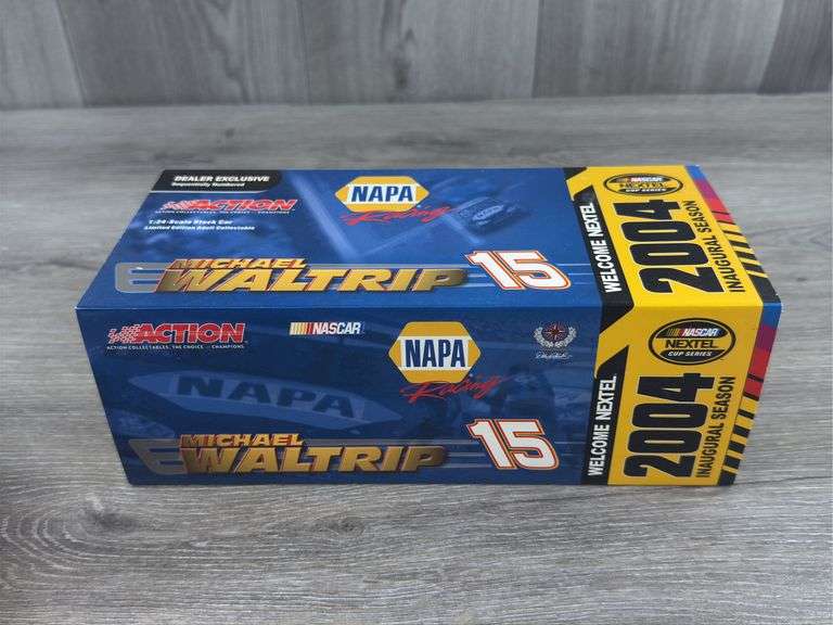Michael Waltrip #15 NAPA/NEXTEL Inaugural Season 2004 Monte Carlo Stock Car, 1/24, Limited Edition, #1854/2304, Dealer Exclusive, Action