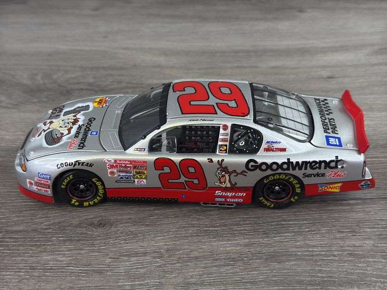 Kevin Harvick #29 GM Goodwrench Service Plus Looney Tunes 2001 Monte Carlo Stock Car, 1/24, Limited Edition, Action