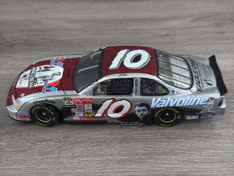 Johnny Benson #10 Valvoline/James Dean 2001 Grand Prix Stock Car, 1/24, Limited Edition, Action