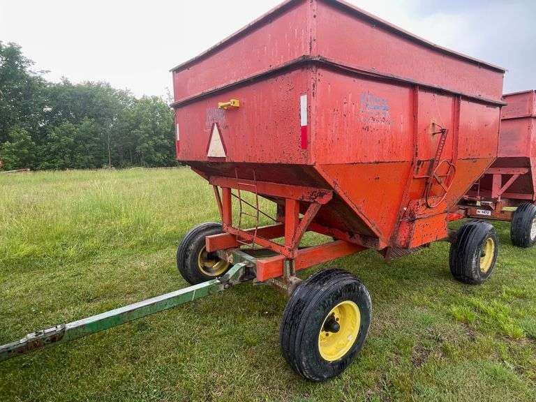 Killbros 350 Hopper Wagon on John Deere 1065 Running Gear
