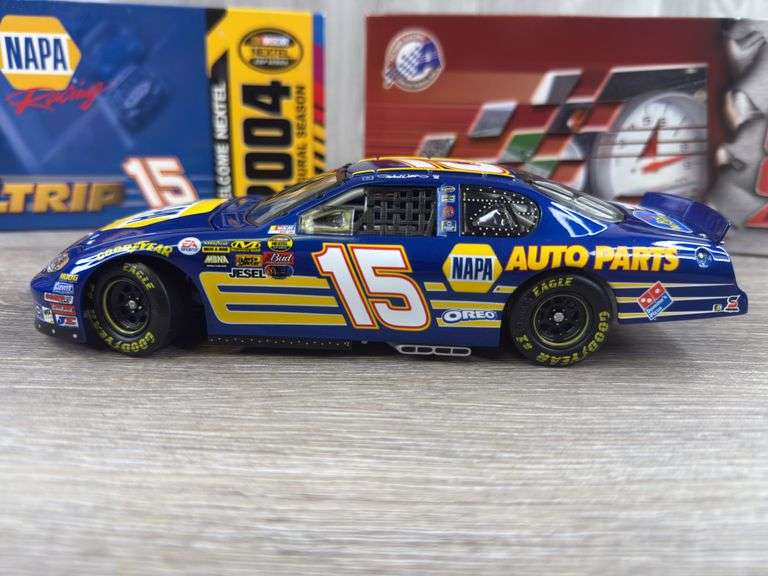 Michael Waltrip #15 NAPA/NEXTEL Inaugural Season 2004 Monte Carlo Stock Car, 1/24, Limited Edition, #1854/2304, Dealer Exclusive, Action