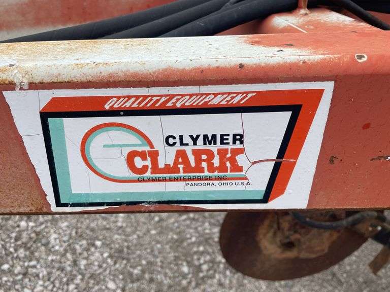 Clark 11 row 28% nitrogen applicator