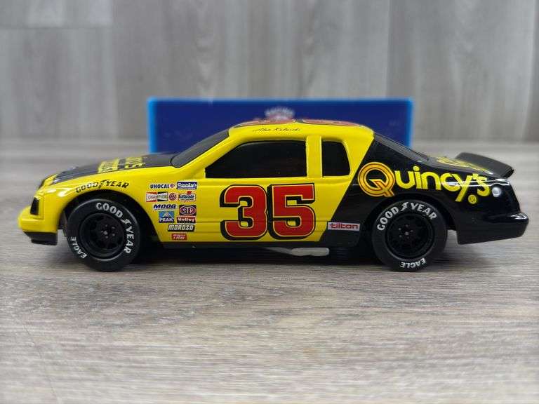 Alan Kulwicki #35 Quincy’s Steak House Ford Thunderbird Stock Car Bank, 1/24, 1995 Limited Edition, 1 Of 6000, Racing Collectables Action Platinum Series
