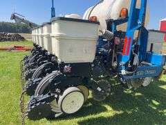 2016 Kinze Interplant 3000 planter