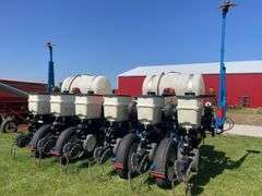2016 Kinze Interplant 3000 planter