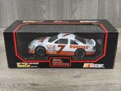 Alan Kulwicki #7 Hooters Ford Thunderbird Stock Car, 1/24, Racing Champions