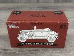 Ford Model A 1993 Hooters 500 Roadster Bank, 1/25, Limited Edition, Racing Champions, Liberty Classics