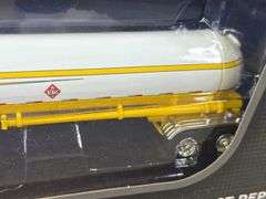 Kenworth W900L & Mississippi LPG Tandem-Axle Tanker, 1/64