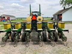7200 John Deere Planter