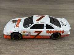 Alan Kulwicki #7 Hooters Ford Thunderbird Stock Car Bank, 1/24, Limited Edition, 1 Of 10,000, Racing Champions