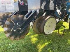 2016 Kinze Interplant 3000 planter