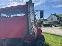 1987 International S 2500 Series tractor