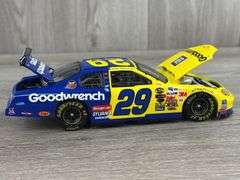 Kevin Harvick #29 GM Goodwrench/RCR 35th Anniversary 2004 Monte Carlo Stock Car, 1/24, Limited Edition, 1 Of 8,496, Action