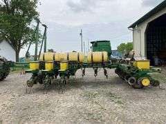 7200 John Deere Planter
