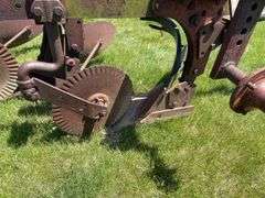 International 416 Fast Hitch 4-Bottom Plow