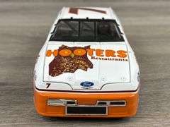 Alan Kulwicki #7 Hooters 1993 Ford Thunderbird Stock Car, 1/24, Limited Edition, 1 Of 6010, Historical Series, Action