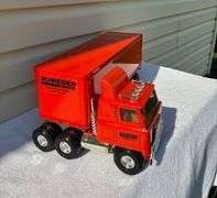 Ertl—Schneider Semi—(IH cab)
