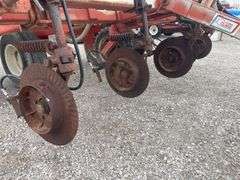 Clark 11 row 28% nitrogen applicator